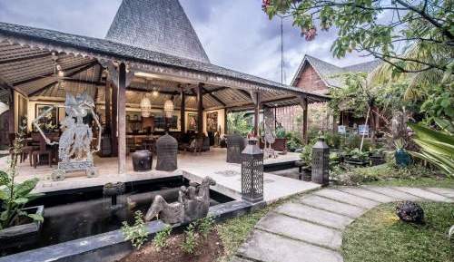 Deluxe Bungalow with Pool View. 