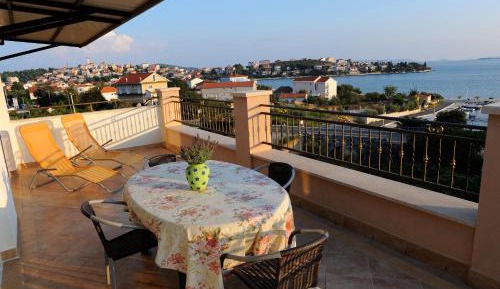 One-Bedroom Apartment with Terrace and Sea View