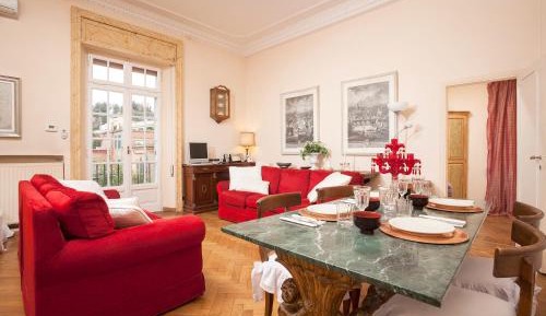 Deluxe Apartment