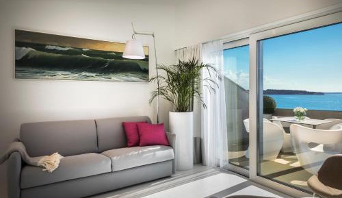 Deluxe Suite with Hot Tub