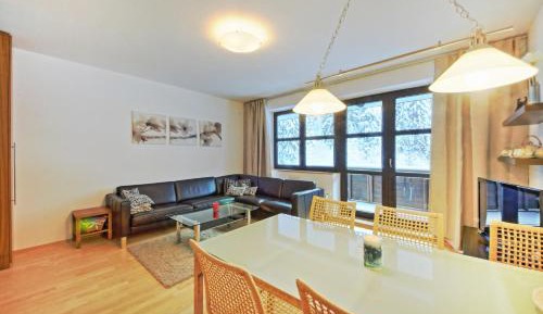Apartment with Mountain View
