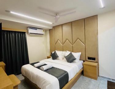 Deluxe Double Room (2 Adults + 1 Child)