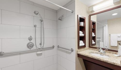 King Room - Mobility Access/Roll in Shower - Non-Smoking