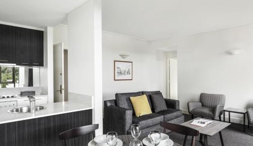One-Bedroom King Room