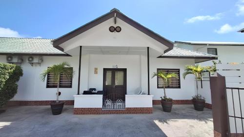 One-Bedroom Apartment with Veranda