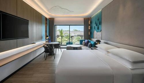 Deluxe King, Guest room, 1 King, Sofa bed, Balcony with Free Scheduled Shuttle to Hotel’s Beach Facility 