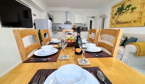 Three-Bedroom Deluxe Apartment