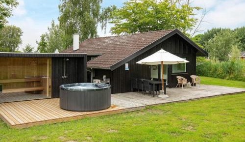 Three-Bedroom Holiday Home 