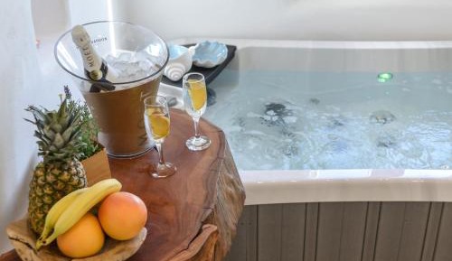 Honeymoon Suite with private Jacuzzi