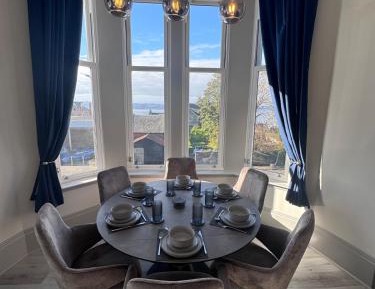 Four-Bedroom Luxury Apartment