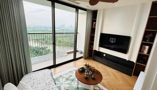 Deluxe One-Bedroom Apartment