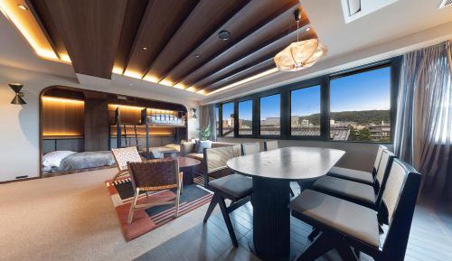  Apartment Suite - Top Floor