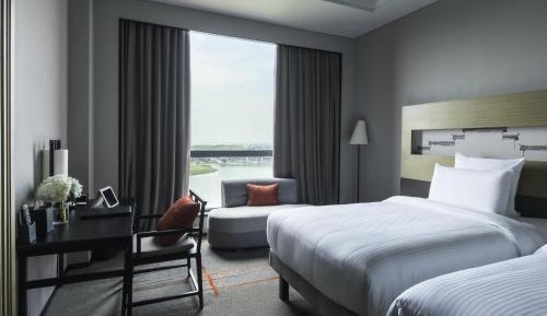 Deluxe Twin Bedroom with Lake View