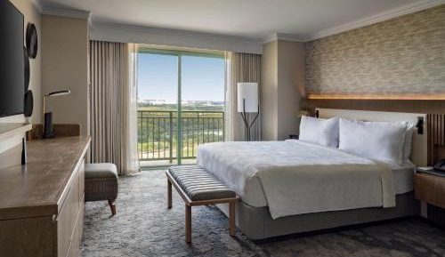 1 King Bed, Lakefront View, Hearing Accessible Guest Room