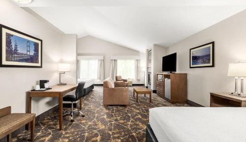 King Suite with Fireplace