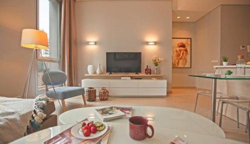 One-Bedroom Apartment with View