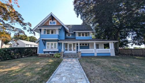 Six-Bedroom House