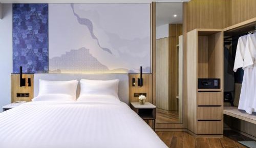 Superior King Room with Sofa