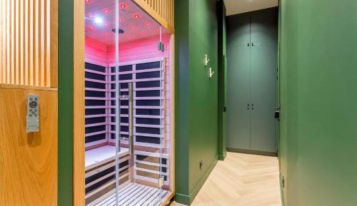 Deluxe Suite with Spa Bath