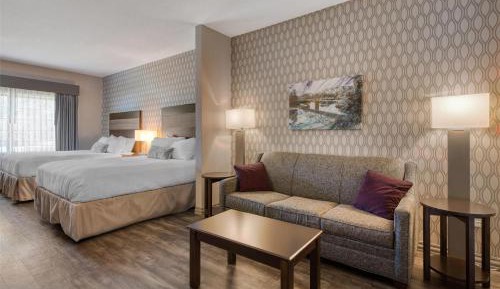 Queen Suite with Two Queen Beds and Roll-in Shower - Disability Access