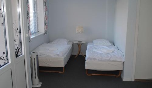 Family Room (2 Adults + 2 Children)