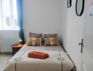 Basic Triple Room with Shared Bathroom