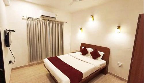 DELUXE AC MOUNTAIN & POOL VIEW ROOM