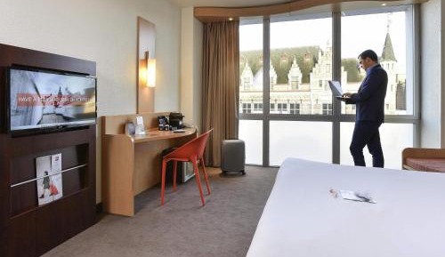 Premium Queen Room with City View
