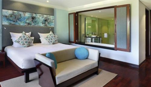 Deluxe King Room with Balcony