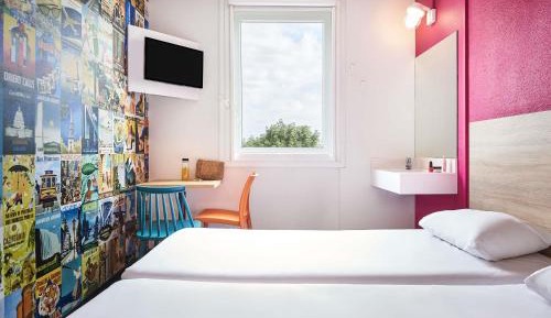 Side-Car Twin Room with Shared Bathroom