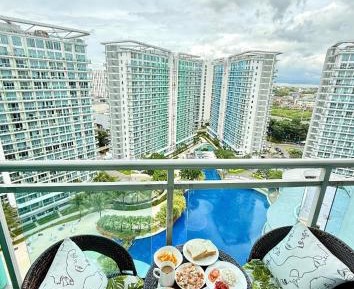 Queen Room with Pool View
