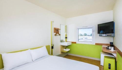Standard Queen Room