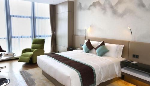 Deluxe King Suite