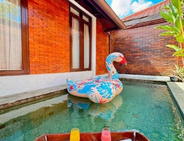 Queen Room with Pool View