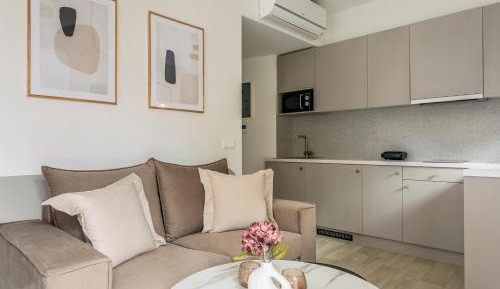 Studio Apartment with Queen Bed