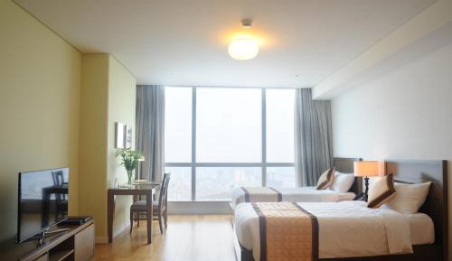 Studio Apartment Twin bed with City View