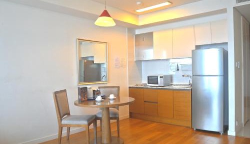 Studio Apartment King bed with City view