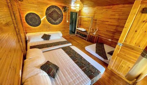 Single Bed in Mixed Dormitory Room