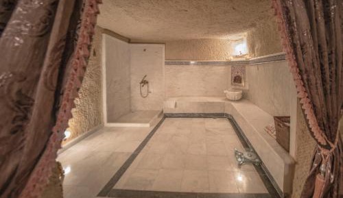 Deluxe Cave Room