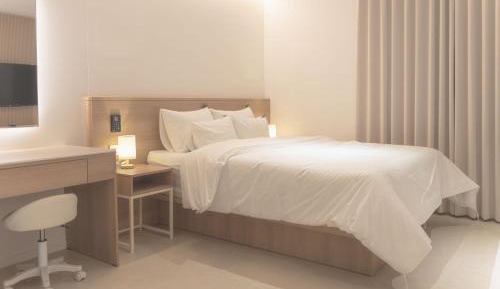 Standard Queen Room
