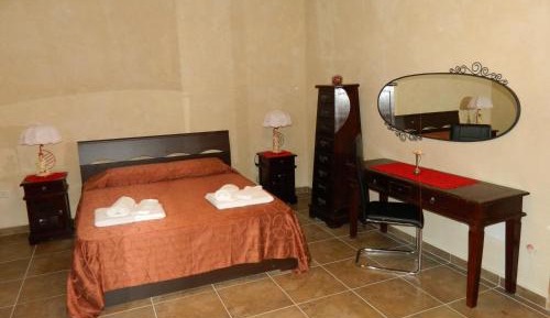 Deluxe Double Room (2 Adults + 1 Child)