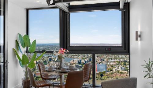One-Bedroom Apartment with View