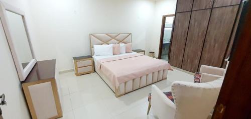 Deluxe Double Room (2 Adults + 1 Child)