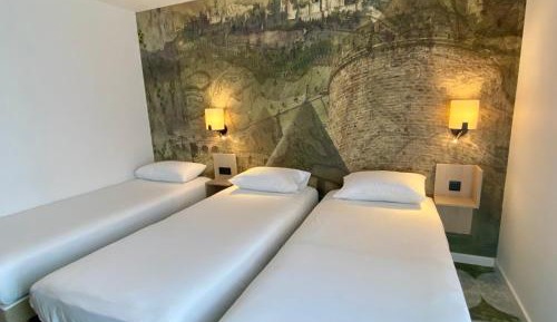 Triple Room with 3 Single Beds
