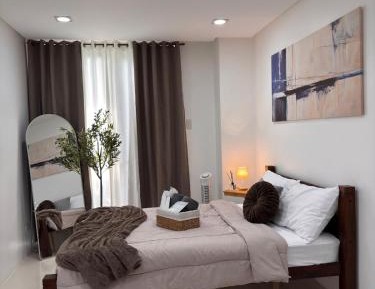 One-Bedroom Apartment with Balcony