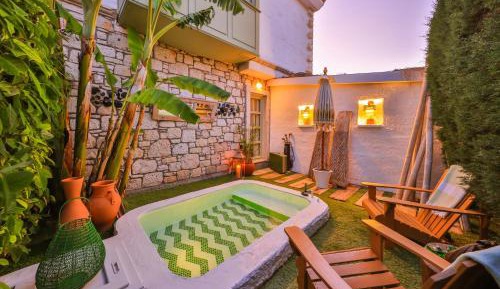 Deluxe Suite with Garden, Terrace, Fireplace & Jakuzzi