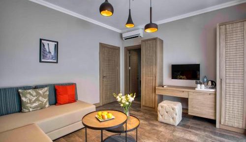 Deluxe Suite with Sea View
