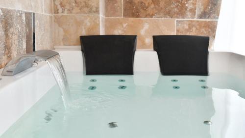 Studio with Spa Bath