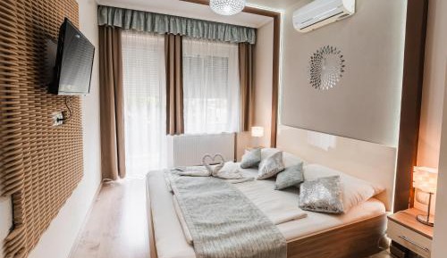 Standard Queen Room