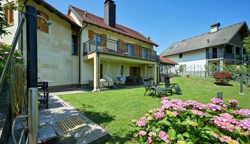 Villa with Garden View
